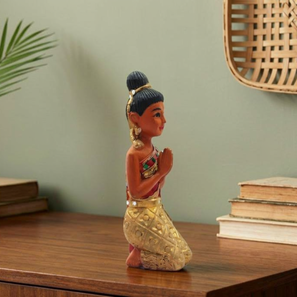 Traditional Wai Welcome Lady Wooden Statue – Serene Temple Greeting Figurine (25 cm)