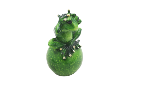 Perched Emerald Tree Frog on Speckled Orb Base – Whimsical Amphibian Tabletop Sculpture